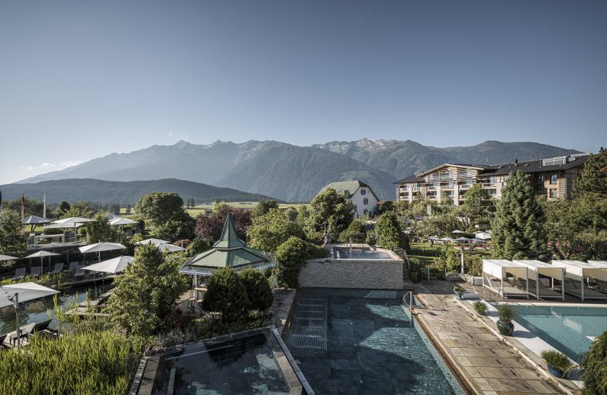 Panoramablick über Wellnessbereich im Alpenresort Schwarz