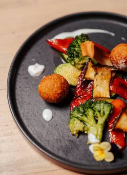 Fleischgericht mit Kroketten und Rotweinsauce #2